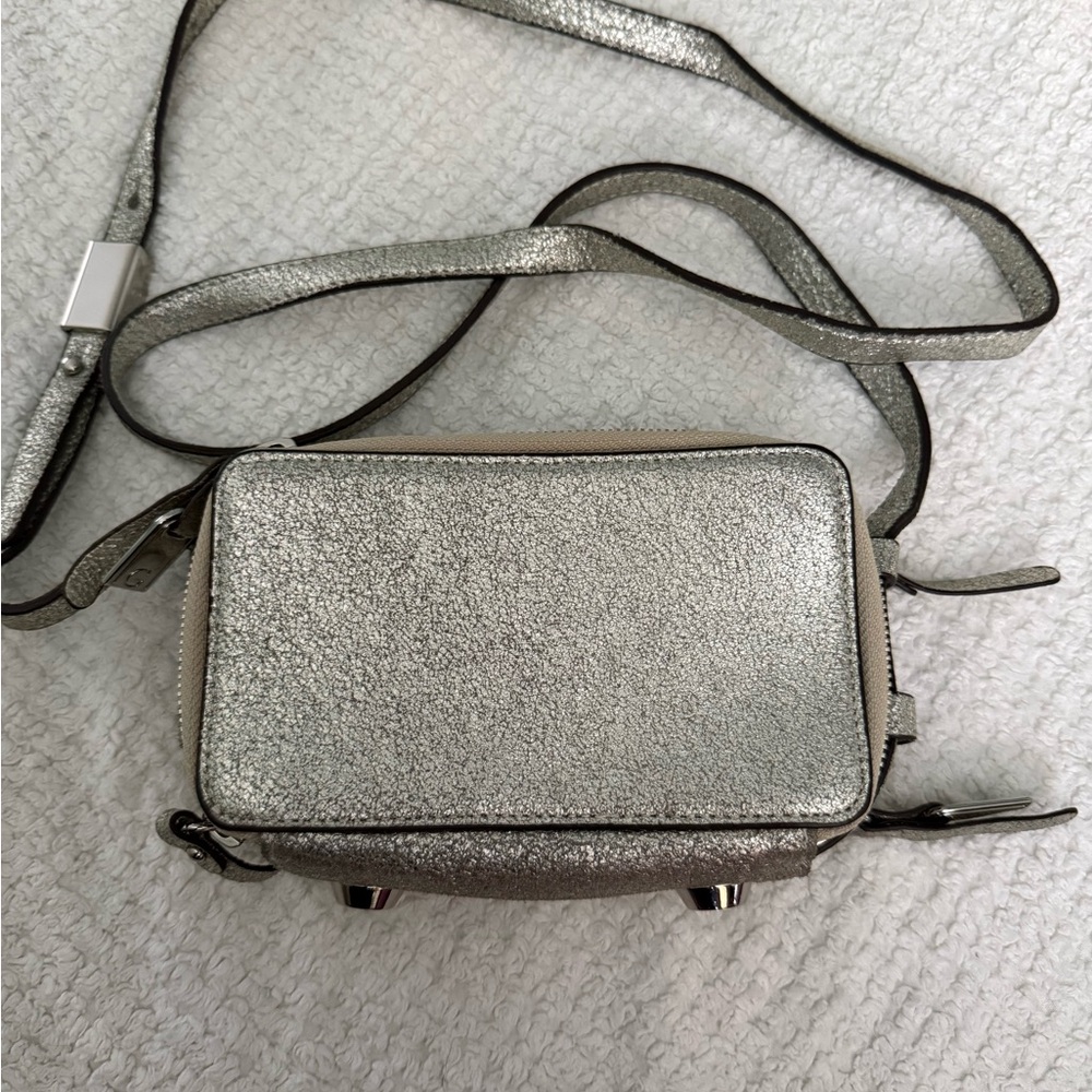 G.I.L.I. Metallic Silver Textured Crossbody Bag